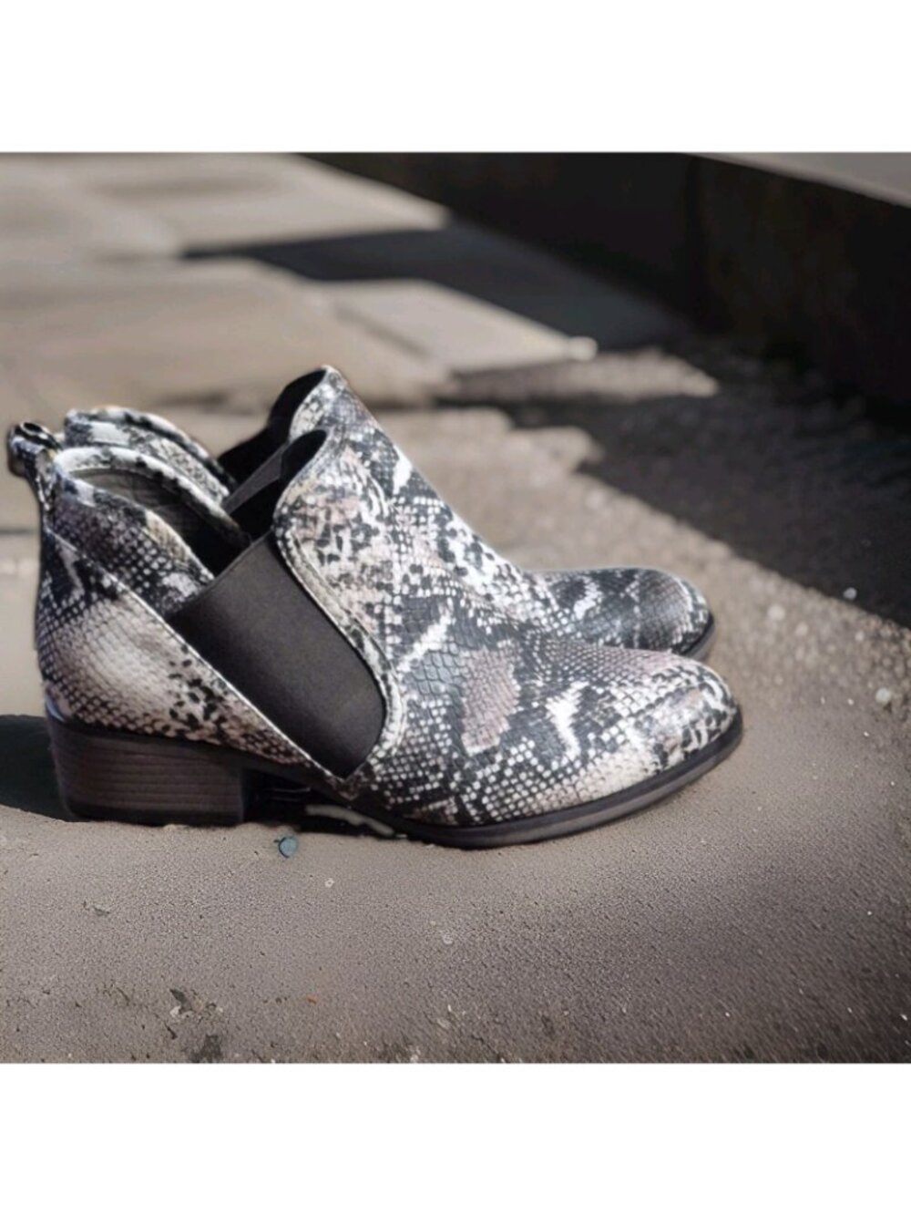 Pierre Dumas Taupe Snake Print Alicante Ankle Boots Women's Size 9 NWOB - Picture 4 of 9